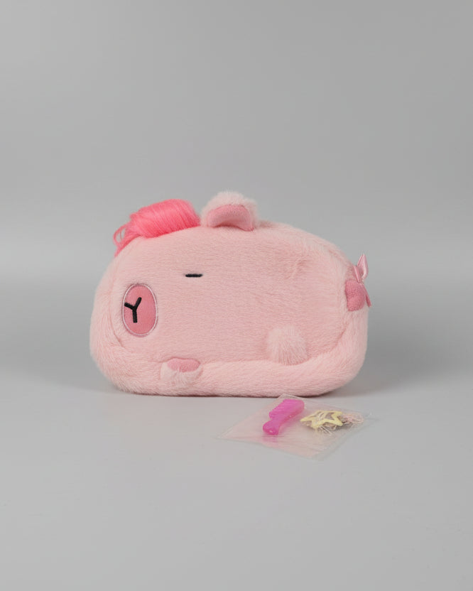 ESTOJO PELUCIA CAPIVARA C TOPETE E ACESSÓRIOS