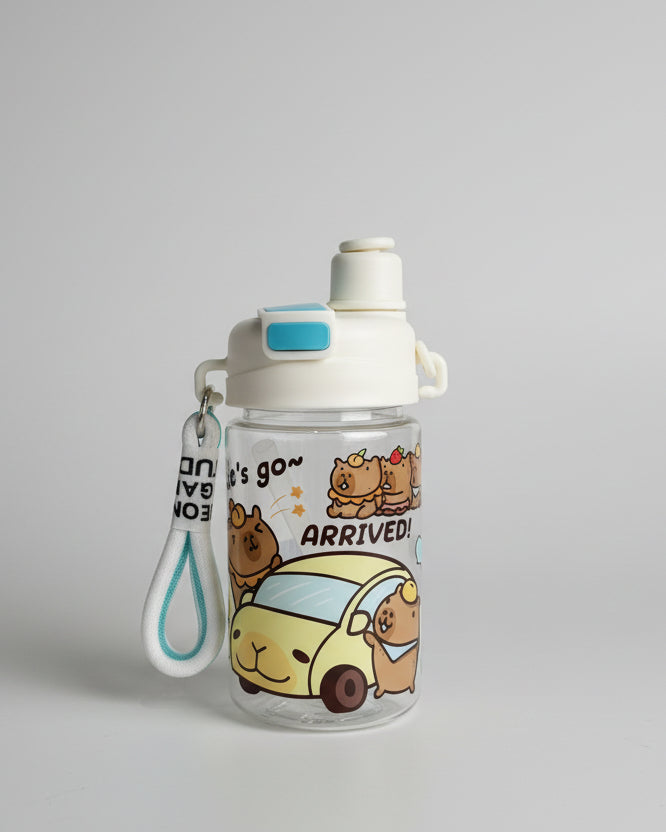 GARRAFA PLÁSTICA INFANTIL CAPIVARA COM ALÇINHA E 2 BICOS.